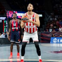 Νίκολα Μιλουτίνοφ